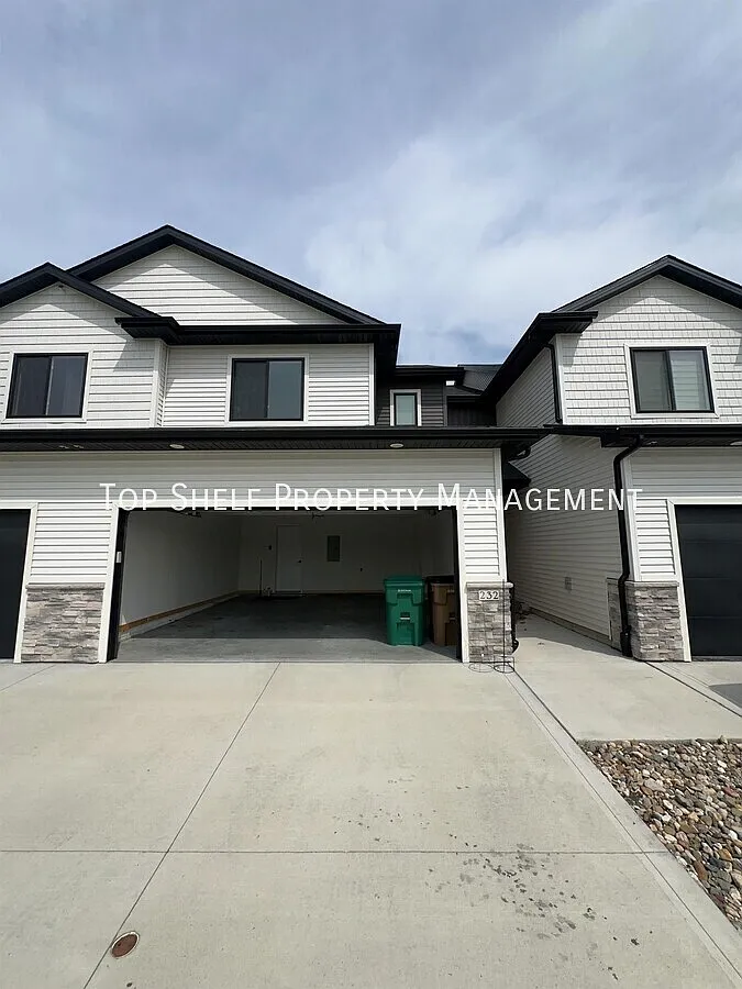 3 bed, 2.5 bath, 1617 sqft, $1,895 — Photo 1