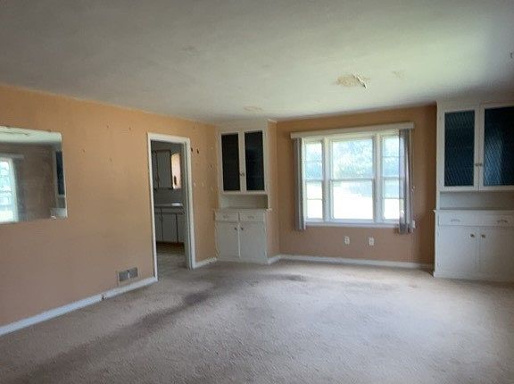 2nd image of 415 N Market St