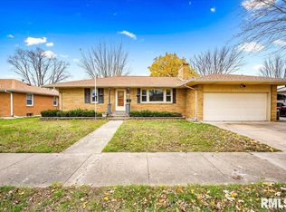 1505 Tennell Rd, Pekin, IL 61554