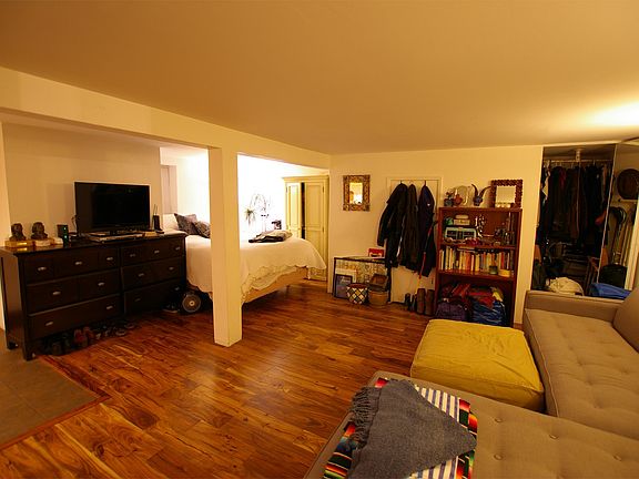 3rd image of 548-552 Ashbury St