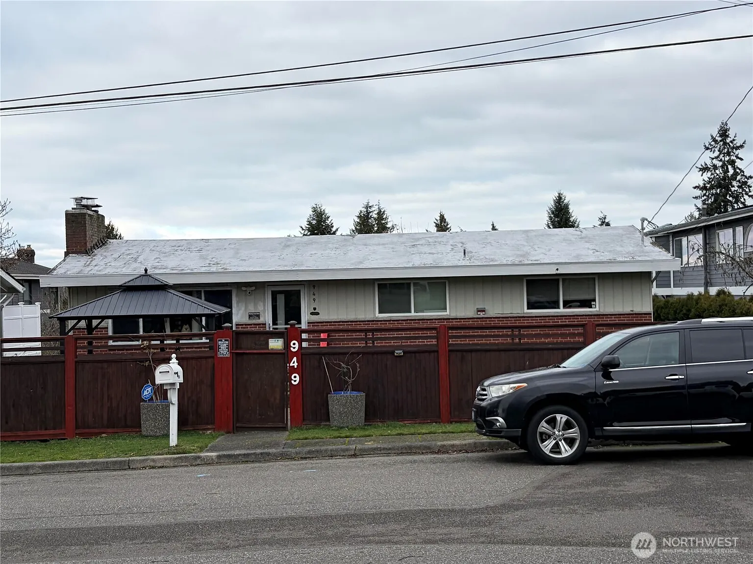 949 Alder Street photo 1