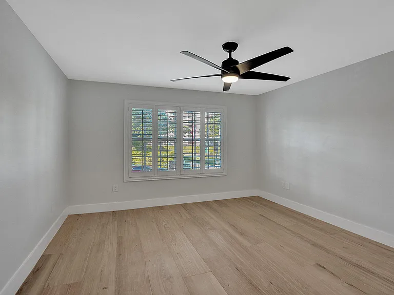 876 Jeffery St — Photo 20