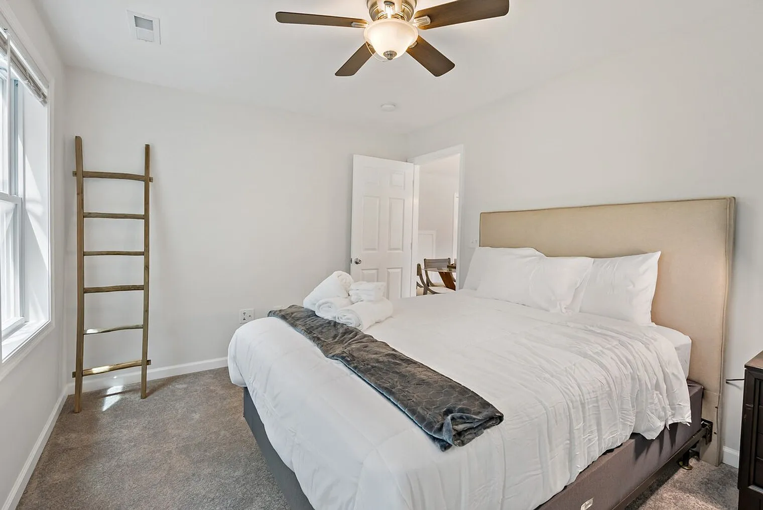 4 bed, 3.0 bath, $8,330 — Photo 3