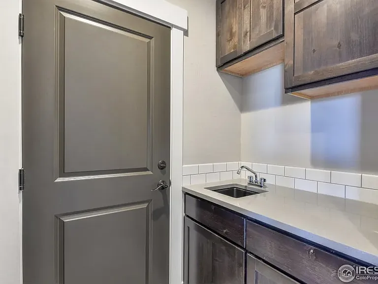 5440 Long Dr — Photo 8