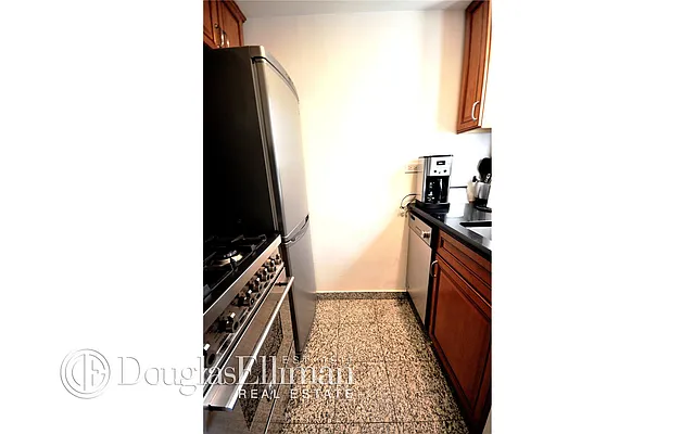 Rented by Douglas Elliman | media 25