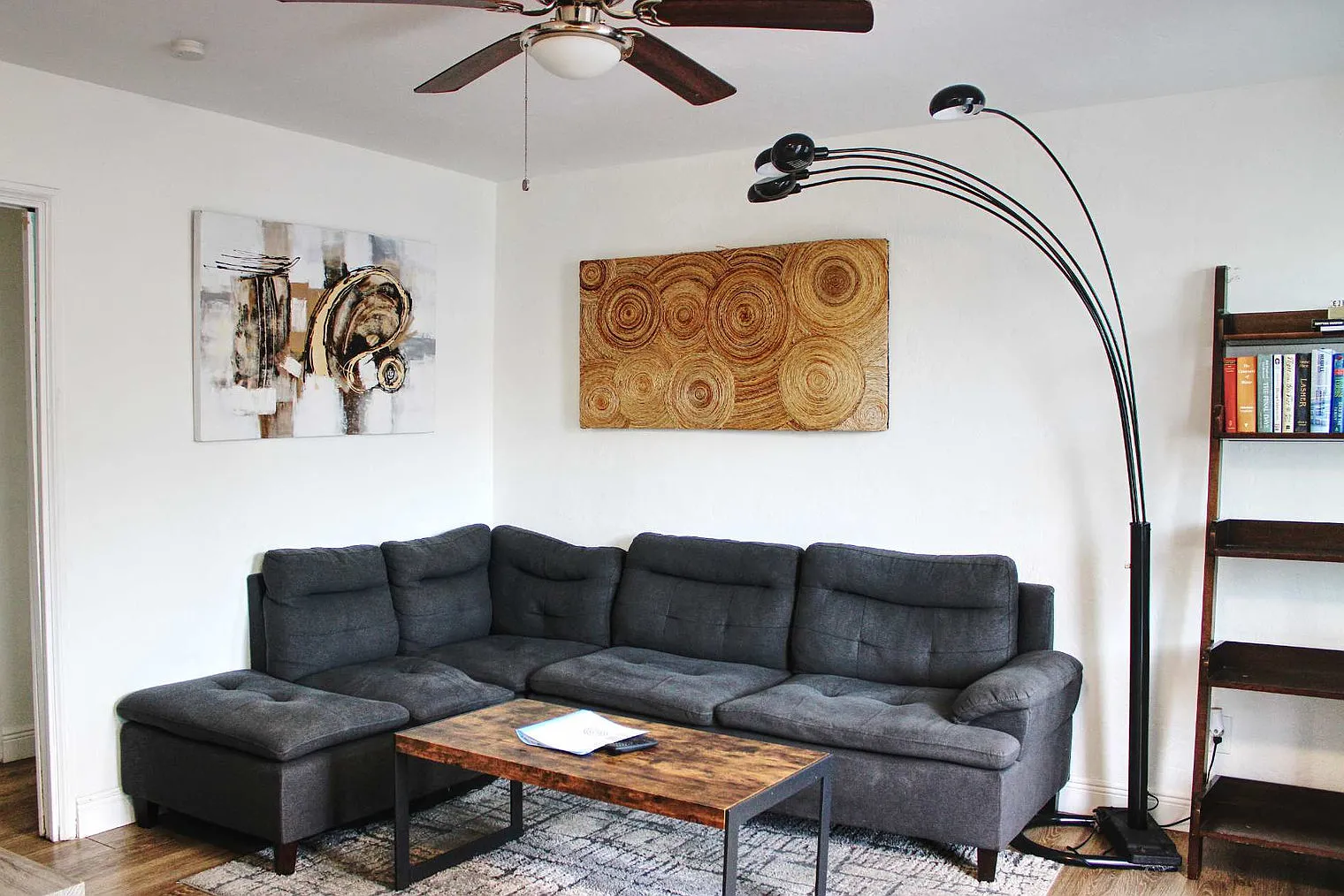 1 bed, 1.0 bath, 699 sqft, $2,627 — Photo 2