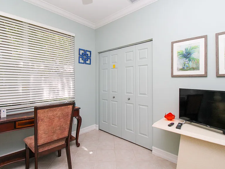 817 Carrick Bend Cir #101 — Photo 28