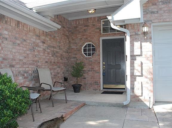 2nd image of 1028 Laurel Oak Dr