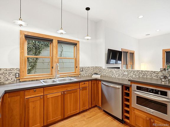 3rd image of 3122 Umatilla Street