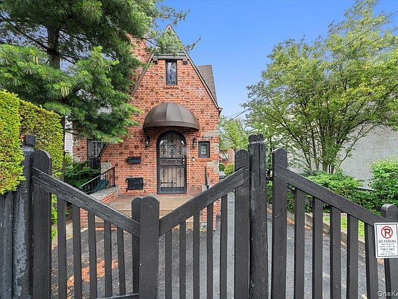 2nd image of 2323 Powell Avenue