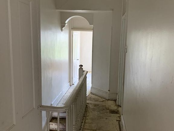 5th image of 931 N Pine St