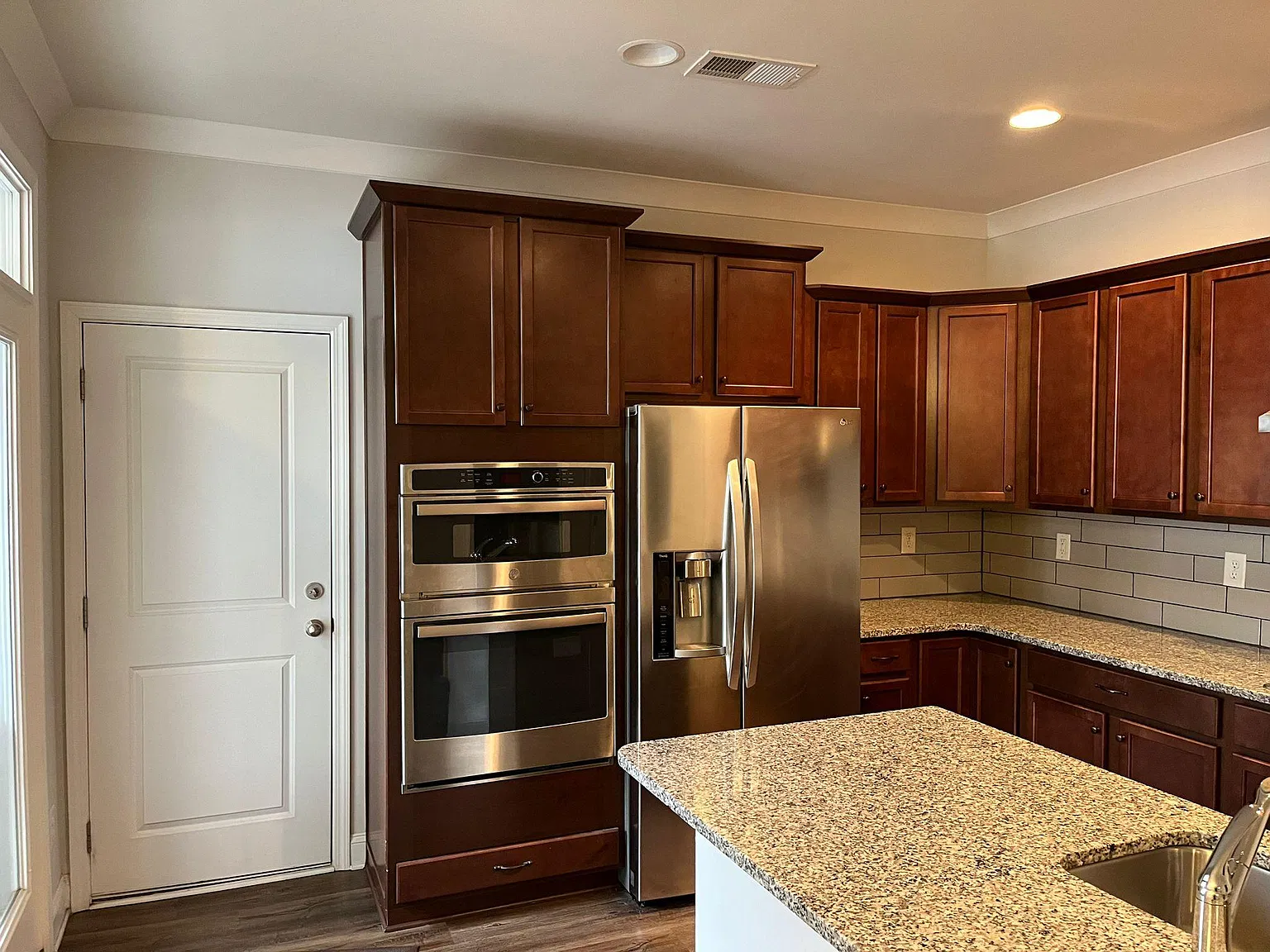 3 bed, 2.5 bath, 2250 sqft, $2,300 — Photo 4