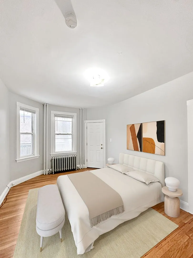 Stunning 4 bed 2 bath in beautiful Jamaica Plain — Photo 3