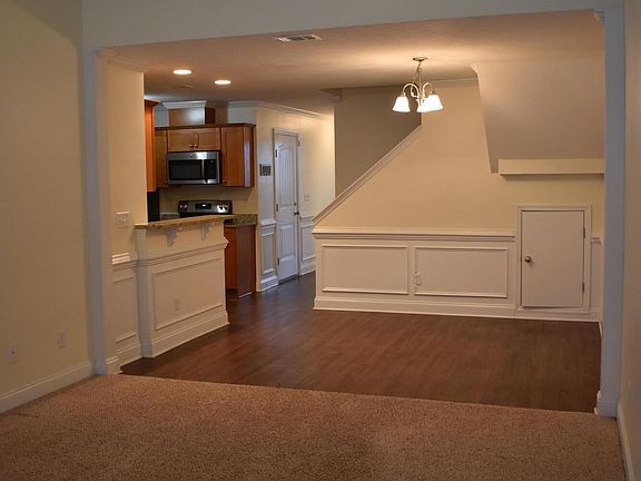 3rd image of 637 Vista Dr