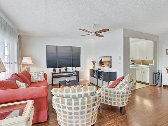4th image of 3034 Harwood Dr #D