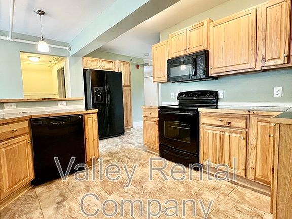 2nd image of 132 Middle St Unit 3
