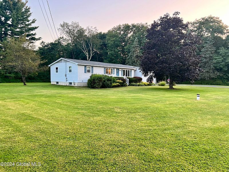 2nd image of 1078 West Galway Road