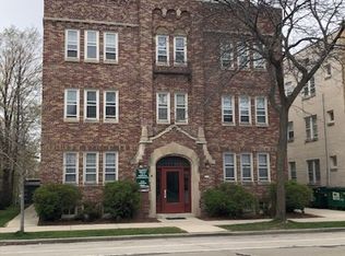 3819 N Oakland Ave, Shorewood, WI 53211