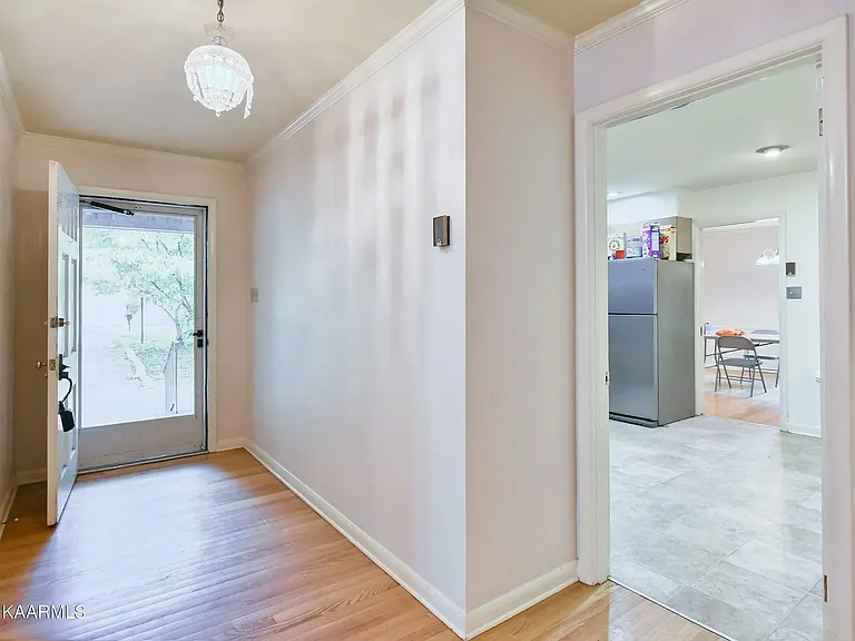200 Suburban Rd — Photo 13