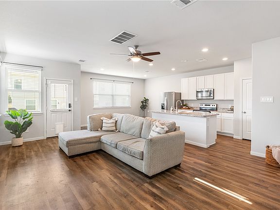 2nd image of 1425 Desire Ln