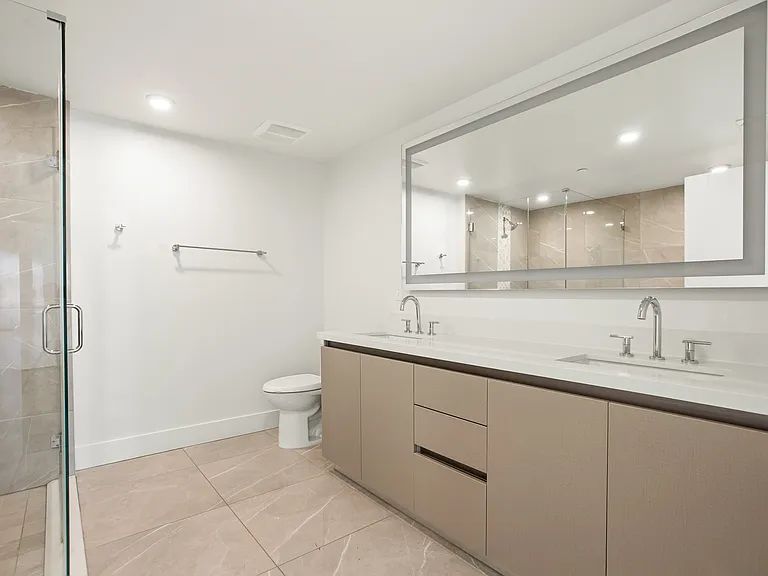 1070 S Holt Ave — Photo 36