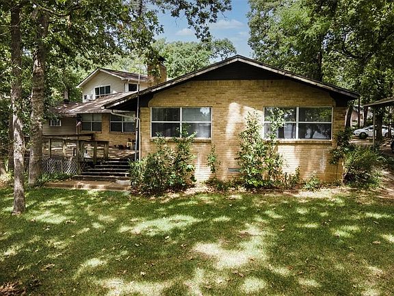 3rd image of 308 Oak Cir