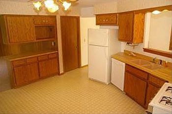 1st image of 984 Bartlett Dr