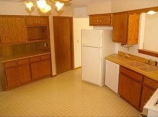 984 Bartlett Dr, Oconomowoc, WI 53066