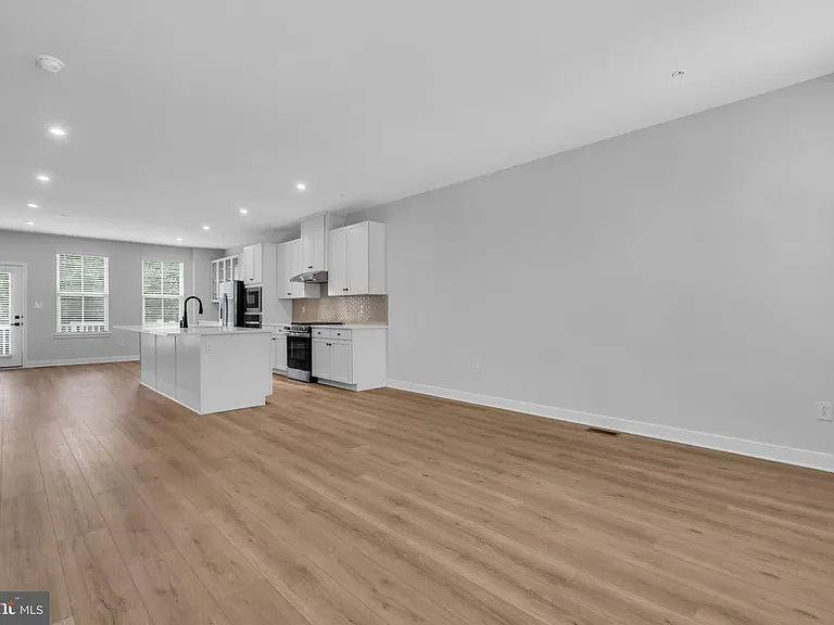 9 Foxwood Dr — Photo 10