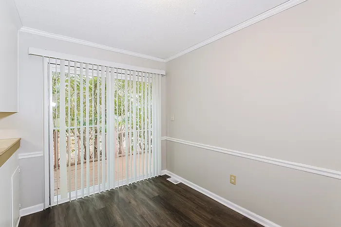3 bed, 2.0 bath, 1860 sqft, $1,675 — Photo 4