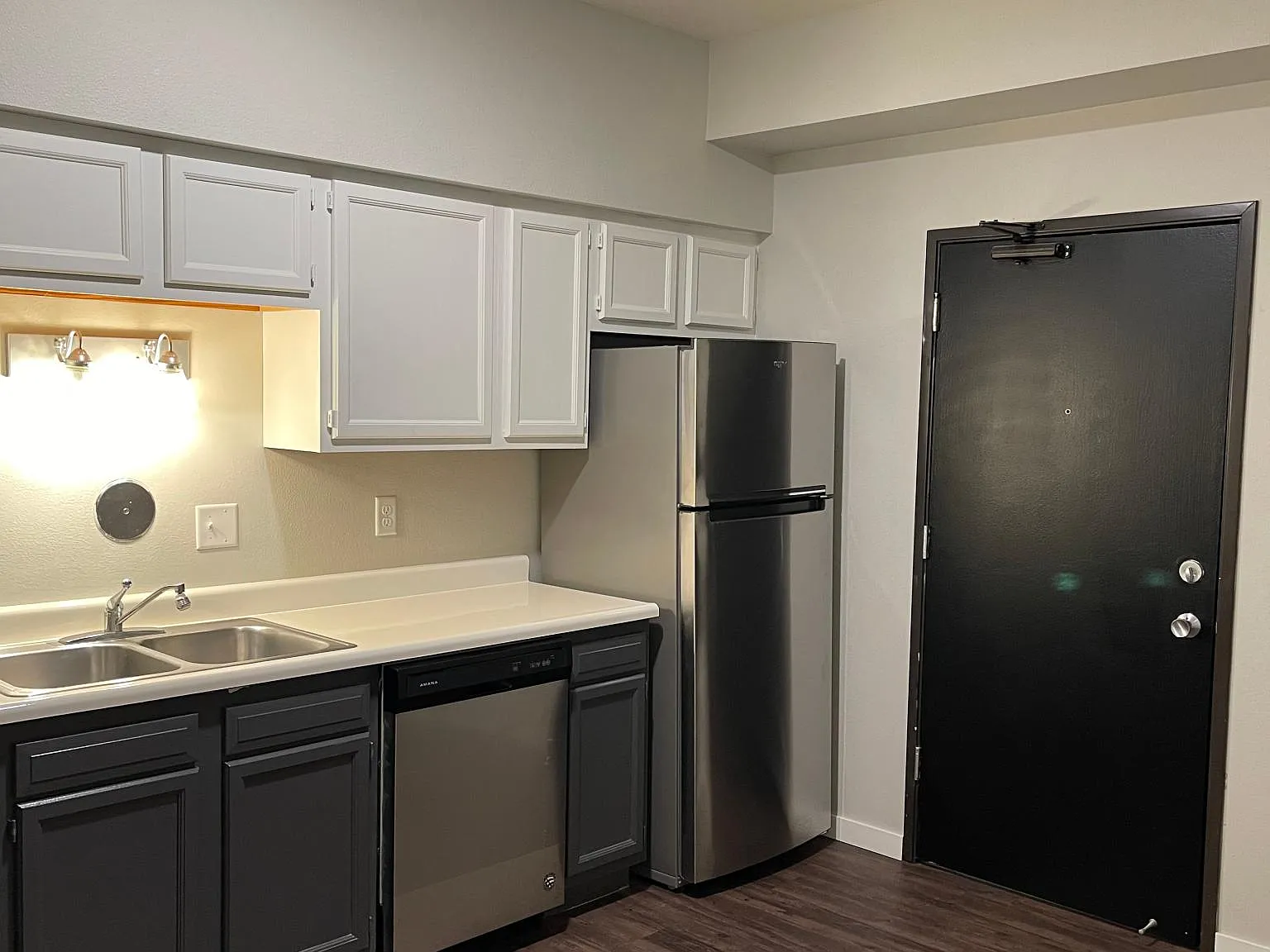 5 bed, 100 sqft, $4,390 — Photo 3