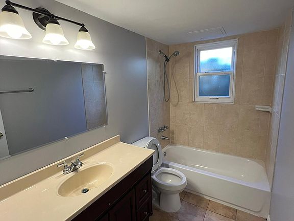 5th image of 139 Getz Ave Floor 1