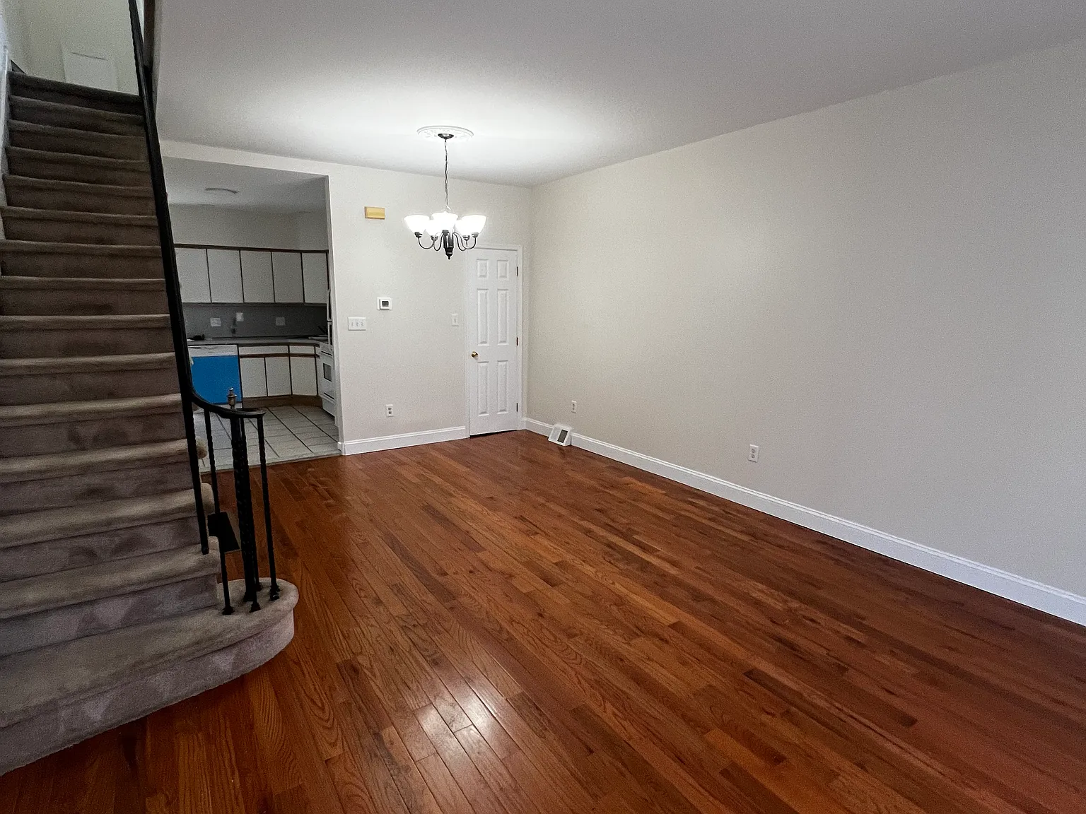 2 bed, 1050 sqft, $1,750 — Photo 2