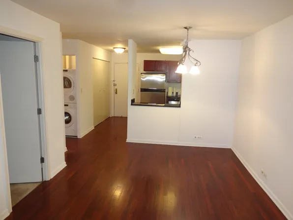 222 E Pearson St APT 2105, Chicago, IL 60611