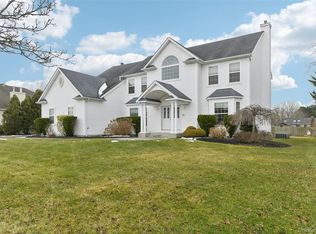 39 Island Trl, Mount Sinai, NY 11766