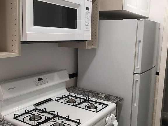 5th image of 6932 Chippewa St #1E