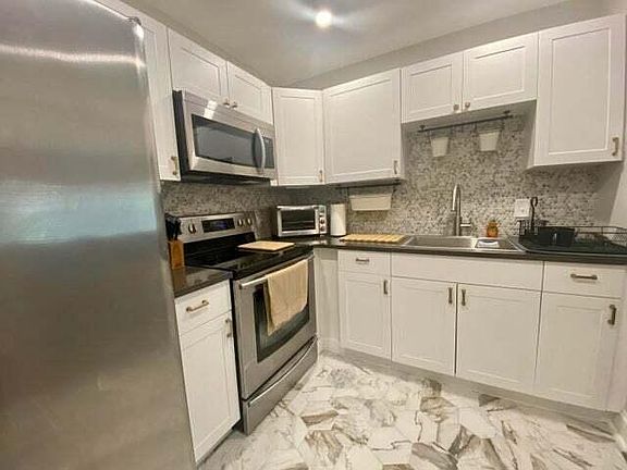 3rd image of 274 Saxony Cir #F