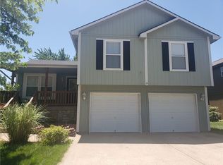 613 SW Creek Ridge Dr, Grain Valley, MO 64029