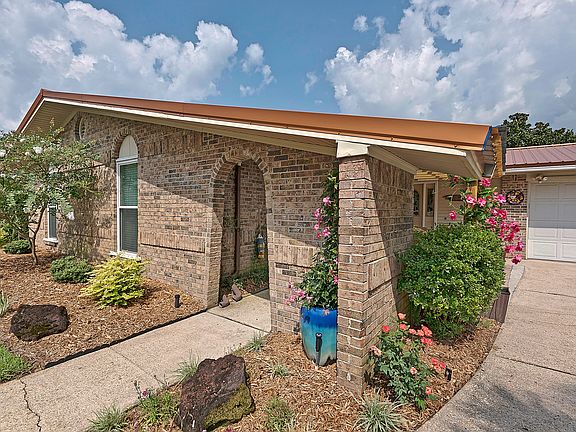 2nd image of 9 Royal Palm Ct