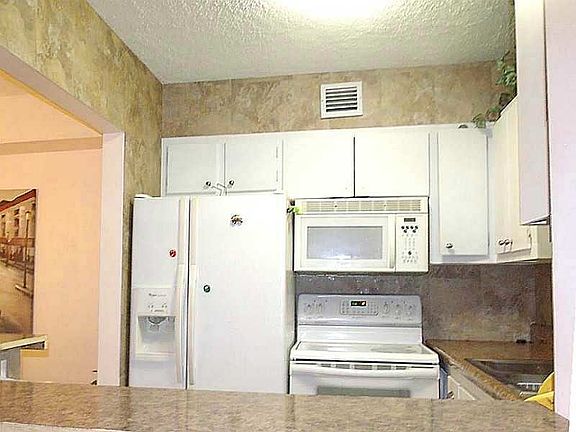 3rd image of 555 SE 8th St APT 249
