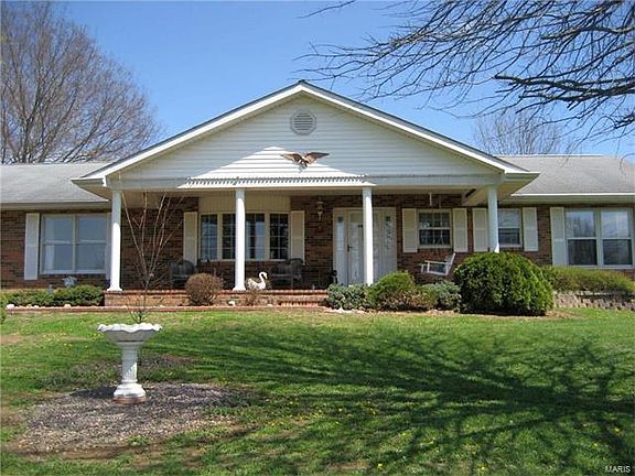 3rd image of 823 Burt Ln