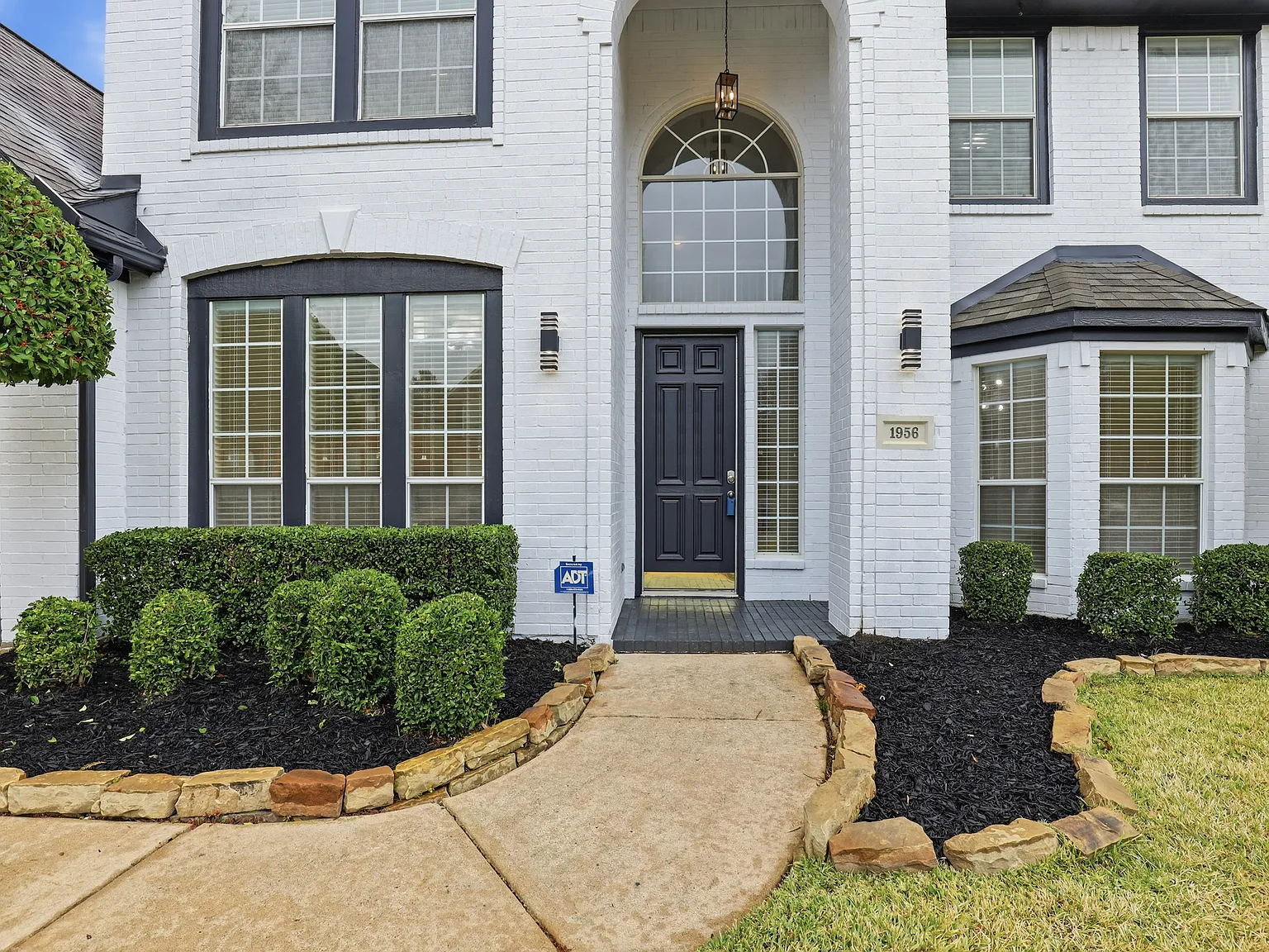 4 bed, 3004 sqft, $4,500 — Photo 3