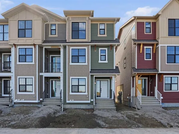 21 E Wild Rose Way SE, Calgary, AB T3M 4A2