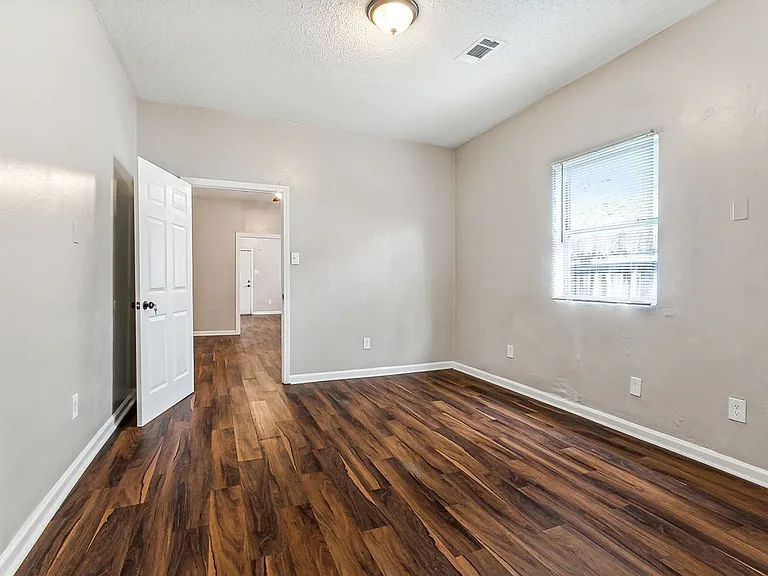 2562 N Galvez St — Photo 21