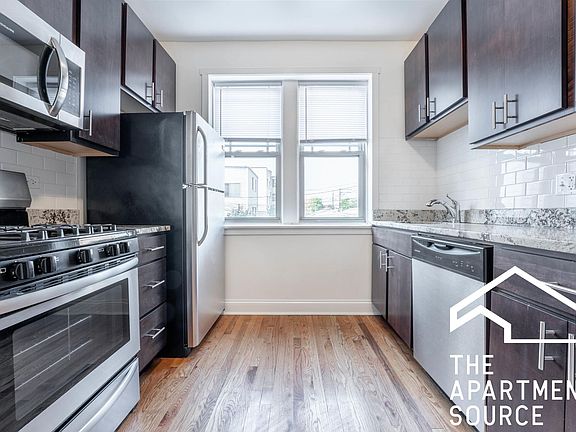 2nd image of 2722 W Farragut Ave #1R