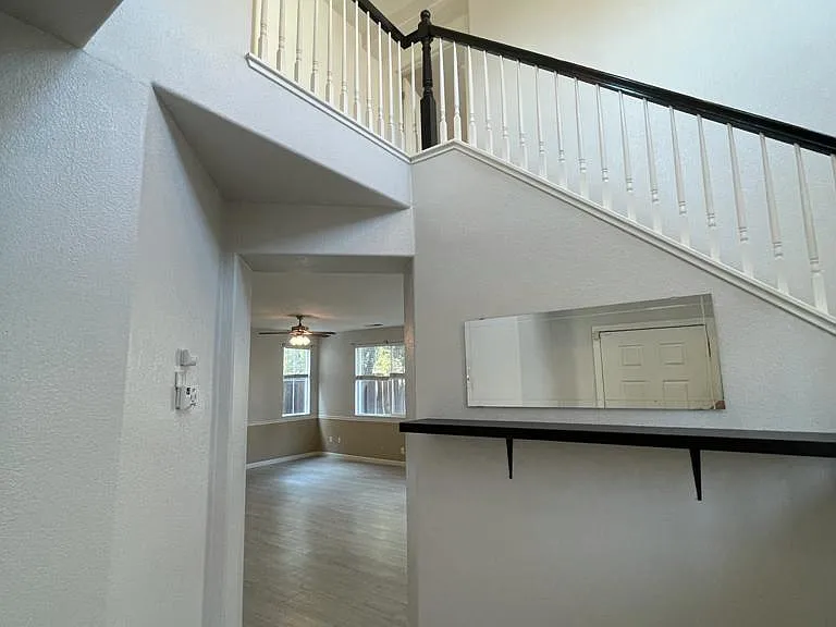 21 Anjou Cir — Photo 5