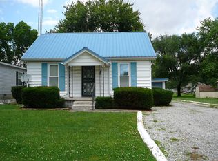 808 Stewart St, Carmi, IL 62821