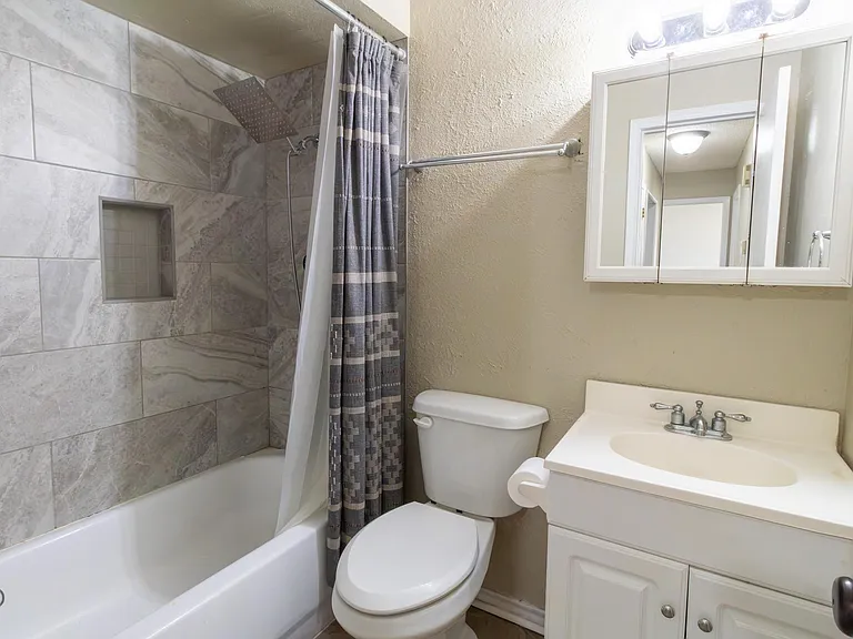 1303 Mockingbird St — Photo 19