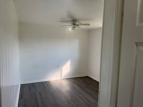 3rd image of 129 Garrett Ln #129