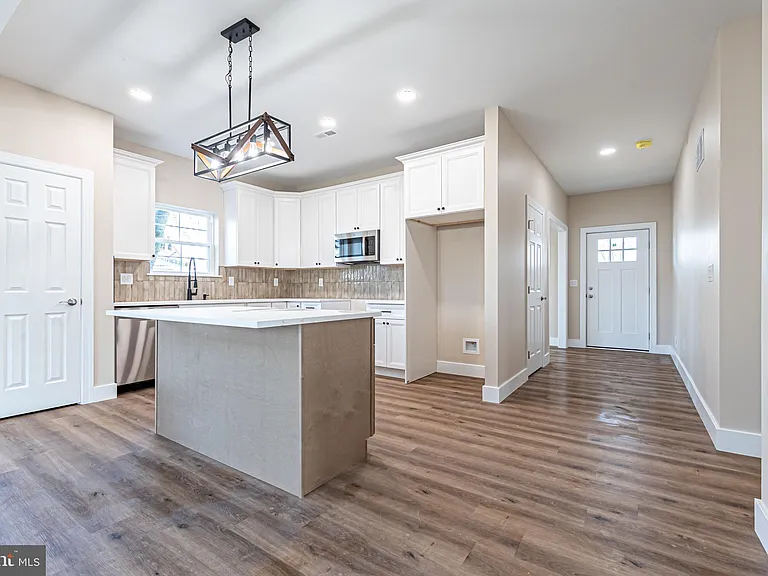 820 Archer St — Photo 4